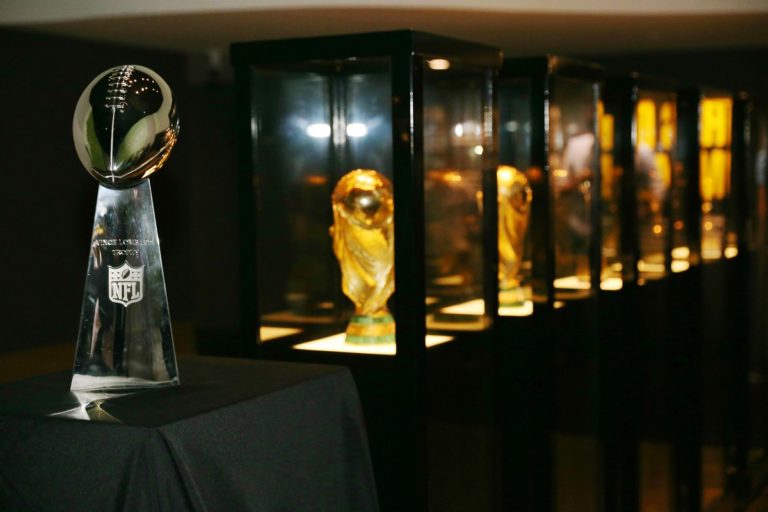CBF recebe taça da NFL