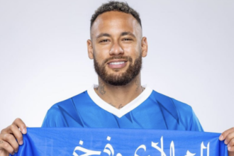 Após mais de um ano parado por conta de uma lesão no joelho esquerdo, Neymar retornou aos gramados no último dia 21 de outubro, quando entrou durante a partida entre Al-Hilal e Al-Ain pela Champions League da Ásia. O segundo jogo de uma competição em que o camisa 10 está inscrito acontecerá nesta terça-feira (29/10) e, desta vez, será exibida de maneira 100% gratuita para todo o Brasil pelo Canal GOAT (https://www.youtube.com/@canalgoatbr). O duelo desta terça é válido pelas oitavas de final da Copa do Rei Saudita, entre Al Taee Vs Al-Hilal, e será disputado a partir das 12h05 (horário de Brasília). À disposição para a partida, Neymar é uma das opções do técnico Jorge Jesus. A partir das 10h30, o Canal GOAT já começa a cobertura com um pré-jogo superespecial.