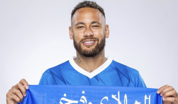 Após mais de um ano parado por conta de uma lesão no joelho esquerdo, Neymar retornou aos gramados no último dia 21 de outubro, quando entrou durante a partida entre Al-Hilal e Al-Ain pela Champions League da Ásia. O segundo jogo de uma competição em que o camisa 10 está inscrito acontecerá nesta terça-feira (29/10) e, desta vez, será exibida de maneira 100% gratuita para todo o Brasil pelo Canal GOAT (https://www.youtube.com/@canalgoatbr). O duelo desta terça é válido pelas oitavas de final da Copa do Rei Saudita, entre Al Taee Vs Al-Hilal, e será disputado a partir das 12h05 (horário de Brasília). À disposição para a partida, Neymar é uma das opções do técnico Jorge Jesus. A partir das 10h30, o Canal GOAT já começa a cobertura com um pré-jogo superespecial.