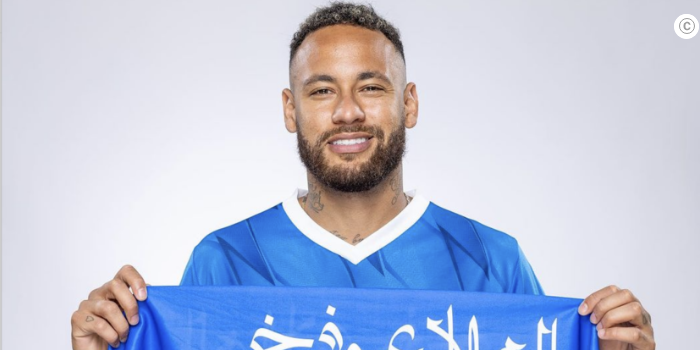 Após mais de um ano parado por conta de uma lesão no joelho esquerdo, Neymar retornou aos gramados no último dia 21 de outubro, quando entrou durante a partida entre Al-Hilal e Al-Ain pela Champions League da Ásia. O segundo jogo de uma competição em que o camisa 10 está inscrito acontecerá nesta terça-feira (29/10) e, desta vez, será exibida de maneira 100% gratuita para todo o Brasil pelo Canal GOAT (https://www.youtube.com/@canalgoatbr). O duelo desta terça é válido pelas oitavas de final da Copa do Rei Saudita, entre Al Taee Vs Al-Hilal, e será disputado a partir das 12h05 (horário de Brasília). À disposição para a partida, Neymar é uma das opções do técnico Jorge Jesus. A partir das 10h30, o Canal GOAT já começa a cobertura com um pré-jogo superespecial.