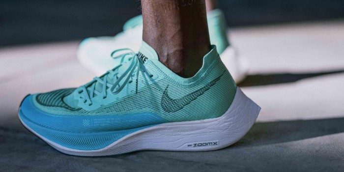 Nike em queda com retração de 32% no lucro